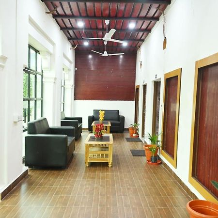 The Hotel Ambassador Inn Varanasi Exterior foto